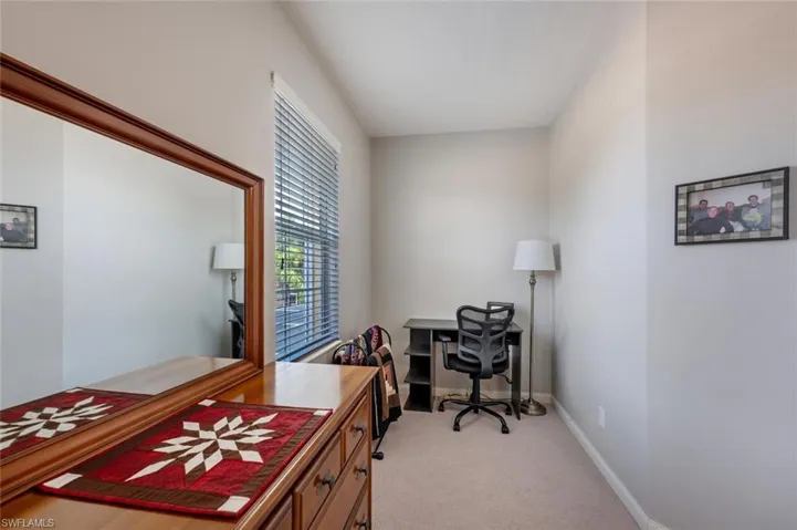 Small office area in 2nd upstairs Primary bedroom.