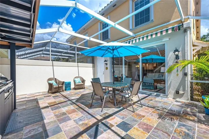 Outdoor screened in lanai.