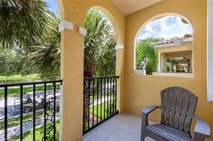 Upstairs balcony with views of the lake.