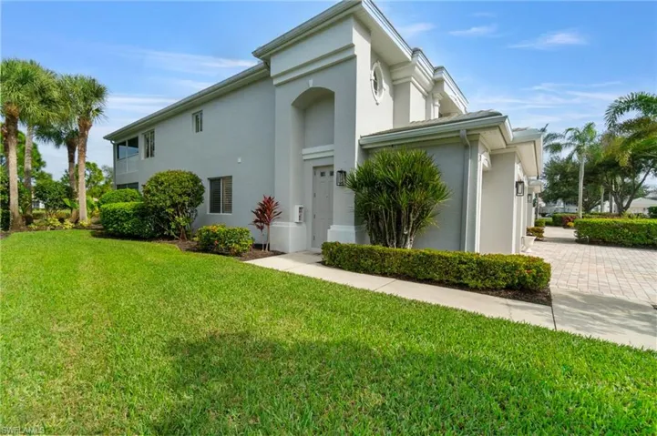 Highly desirable end, second floor unit delivers volume in ceiling heights and an extra outside walof natural light.l  natural light