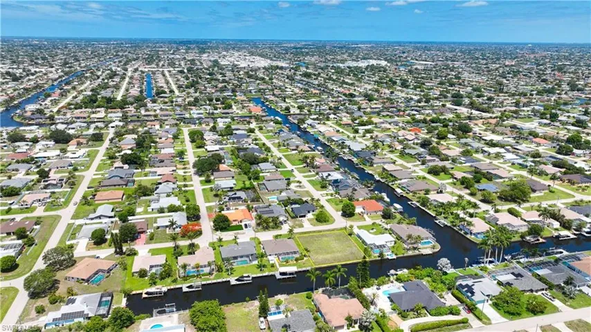 1041 Se 23rd Ave, Cape Coral, Florida 33990