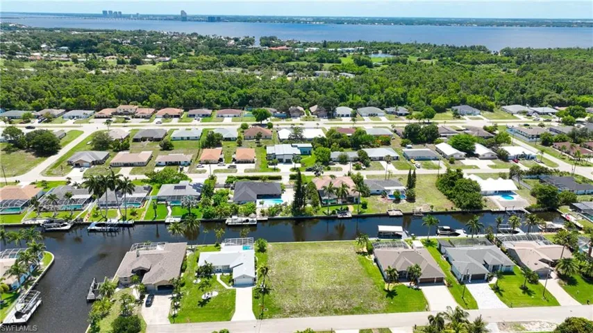 1041 Se 23rd Ave, Cape Coral, Florida 33990