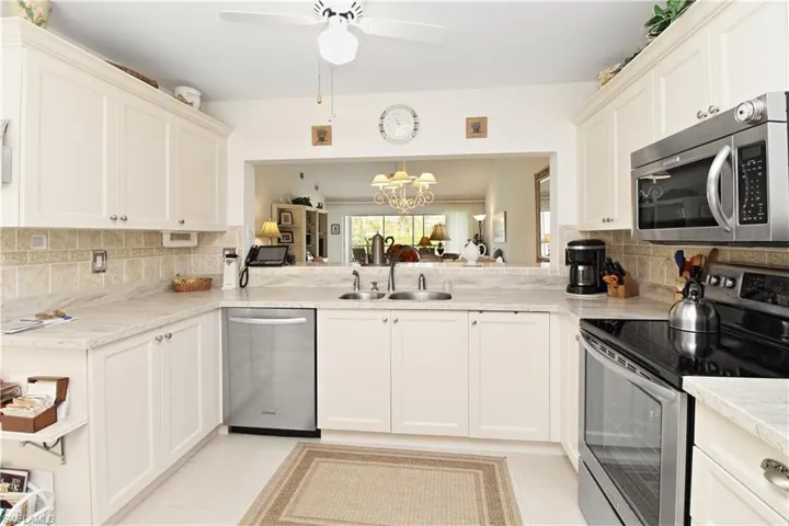 Updated kitchen with no popcorn on the ceiling