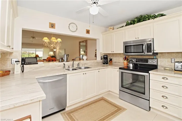 Light and bright kitchen with granite counters and S/S appiances.