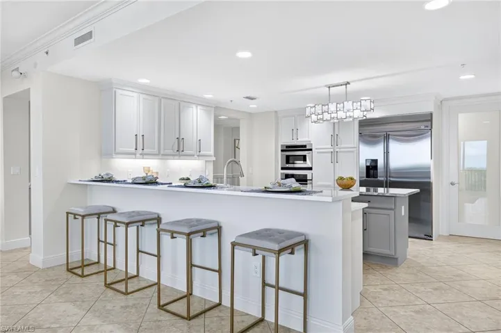 Kitchen Breakfast Bar