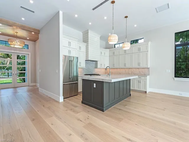 1102 9th Ave N, Naples, Florida 34102