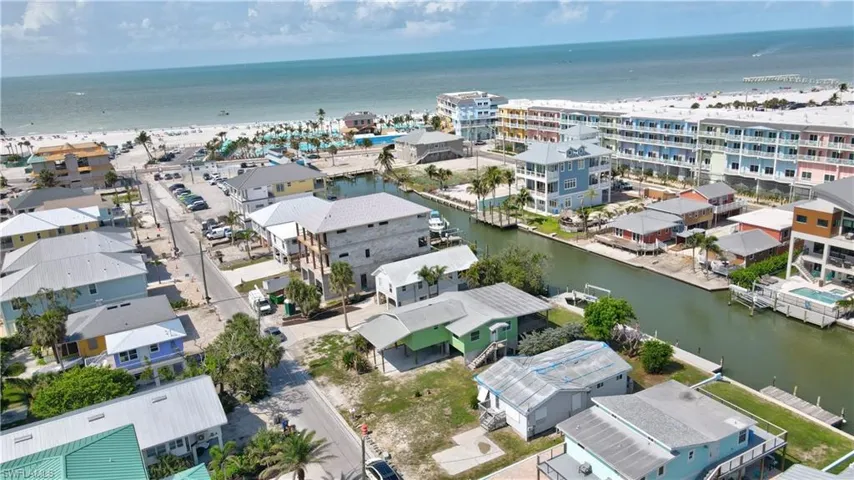 LOCATION! LOCATION! LOCATION! Ft Myers Beach is a half block walk. A short walk to Margaritaville and Town Square, many restaurants and entertainment.
