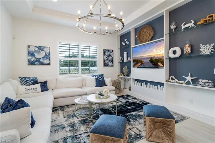 8943  Saint Lucia  DR, Naples, FL 34114