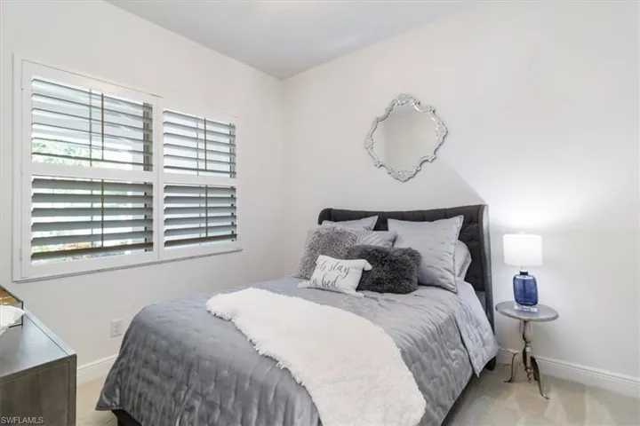 8943  Saint Lucia  DR, Naples, FL 34114