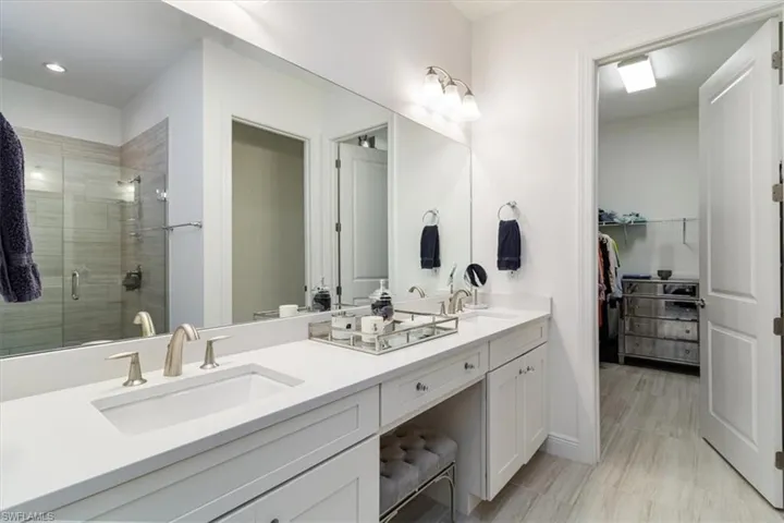 8943  Saint Lucia  DR, Naples, FL 34114