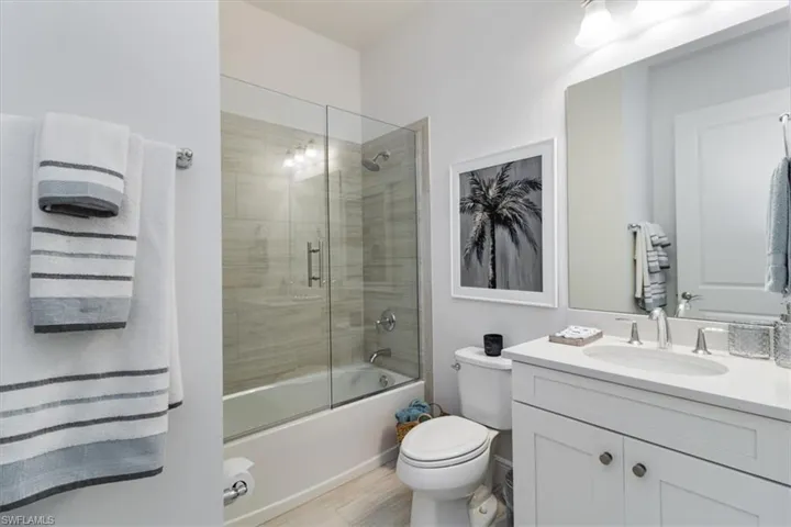 8943  Saint Lucia  DR, Naples, FL 34114