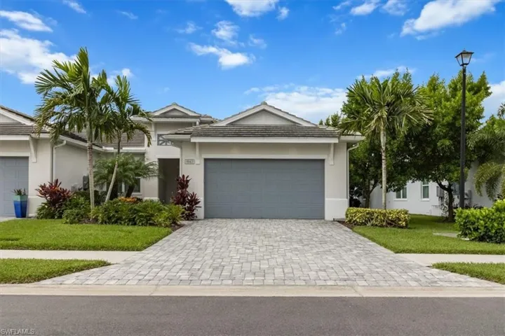 8943  Saint Lucia  DR, Naples, FL 34114
