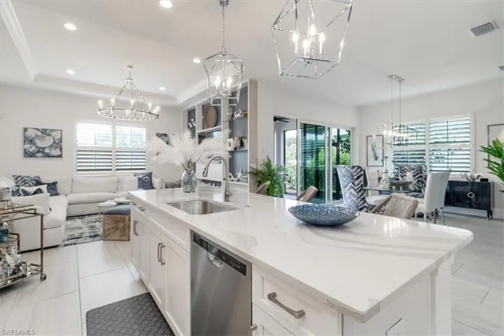 8943  Saint Lucia  DR, Naples, FL 34114