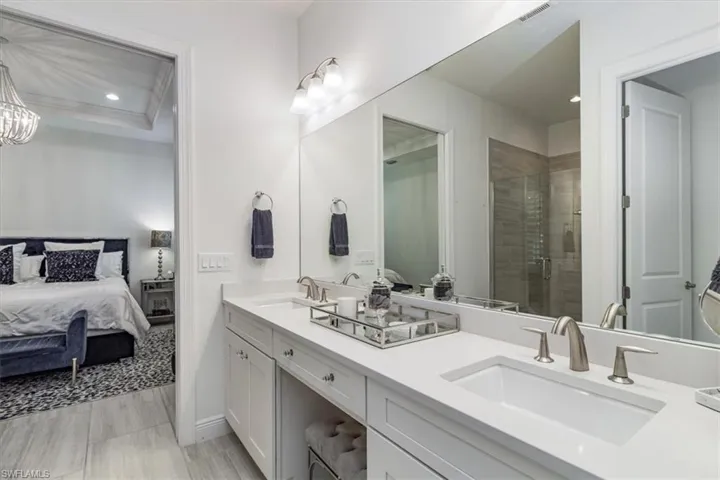 8943  Saint Lucia  DR, Naples, FL 34114