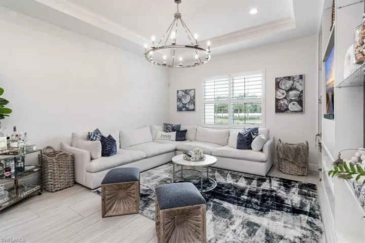 8943  Saint Lucia  DR, Naples, FL 34114