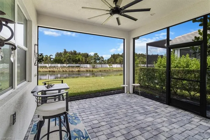 8943  Saint Lucia  DR, Naples, FL 34114