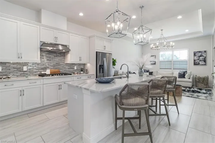 8943  Saint Lucia  DR, Naples, FL 34114