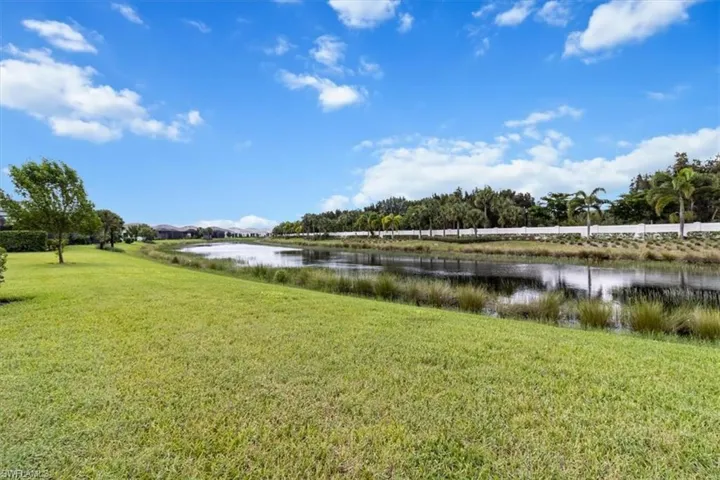 8943  Saint Lucia  DR, Naples, FL 34114