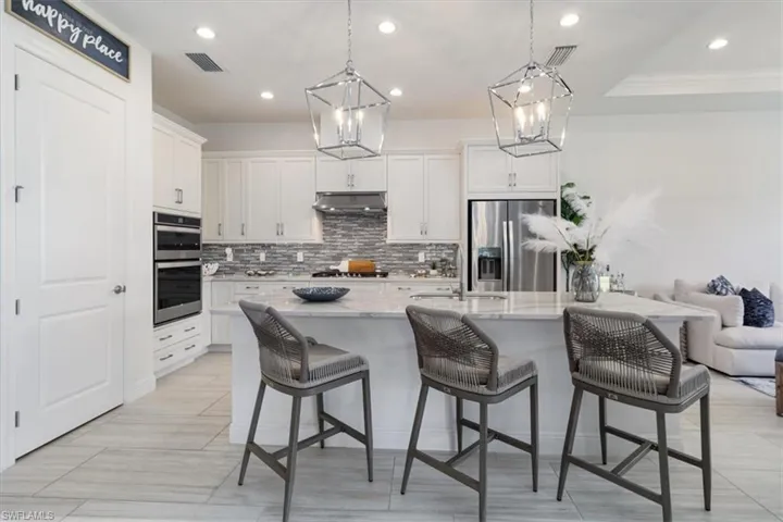 8943  Saint Lucia  DR, Naples, FL 34114