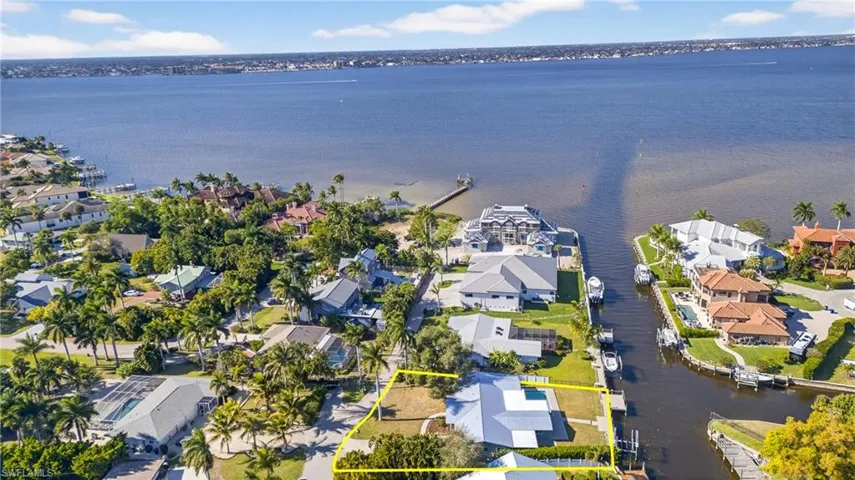 541 Bayside Dr, Fort Myers, Florida 33919