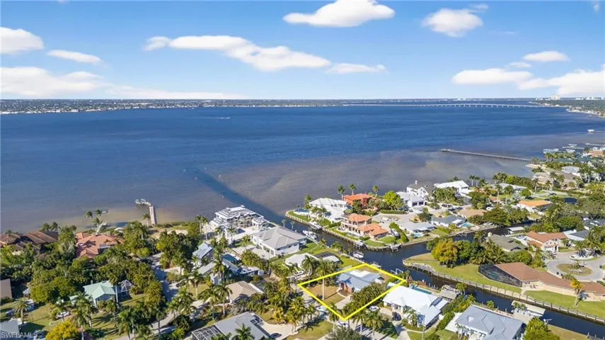541 Bayside Dr, Fort Myers, Florida 33919
