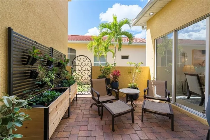 7703 Martino Cir, Naples, Florida 34112