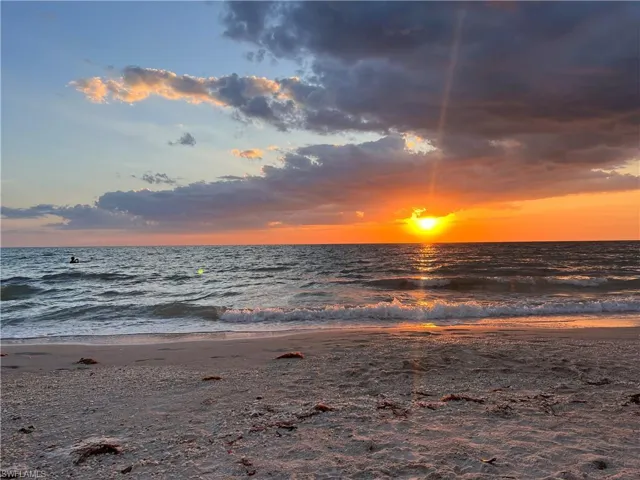 Enjoy Gorgeous Sunsets at Naples Beaches!