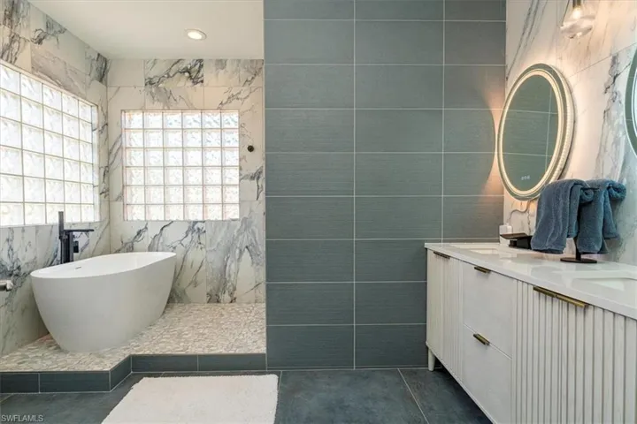7703 Martino Cir, Naples, Florida 34112
