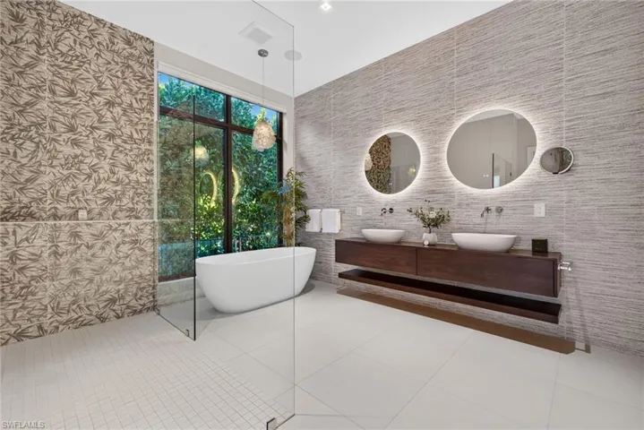 788 7th Ave N, Naples, Florida 34102