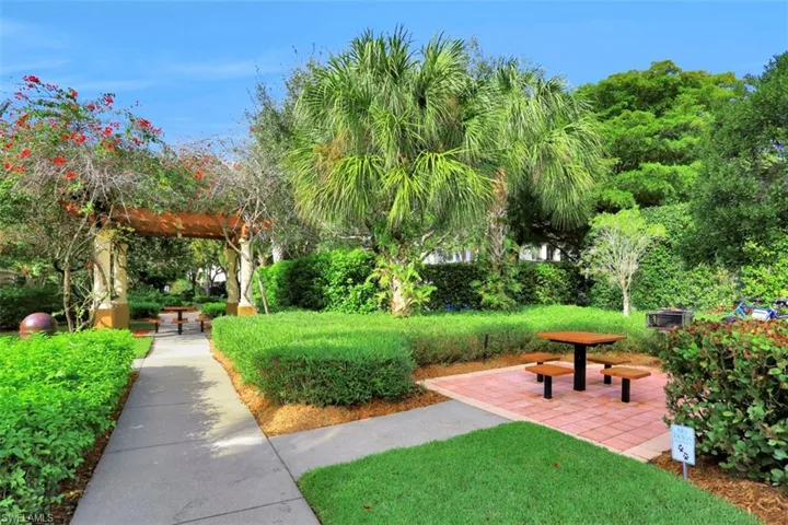 8870  Colonnades W CT, Bonita Springs, FL 34135