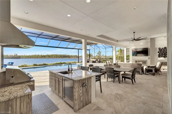 Lanai outdoor kitchen