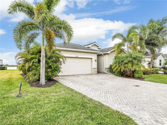 EXTRA-WIDE Driveway (5 feet added!)