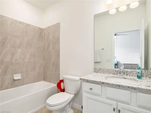 Bath 3 with tub/shower combo