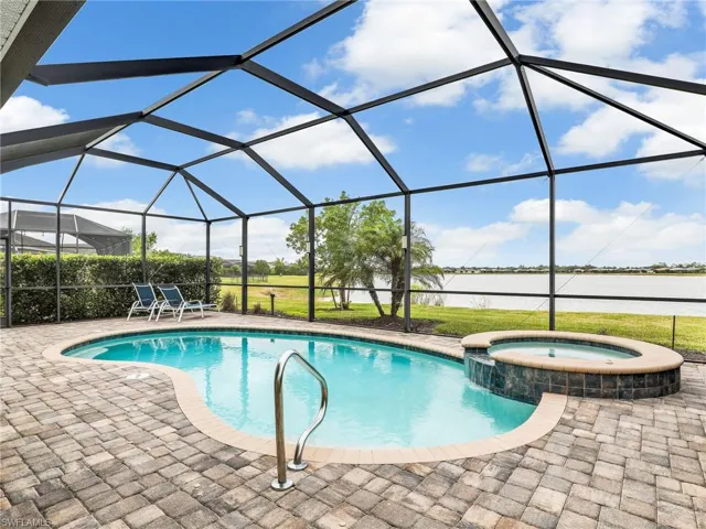 Lake-side Pool and Spa!!