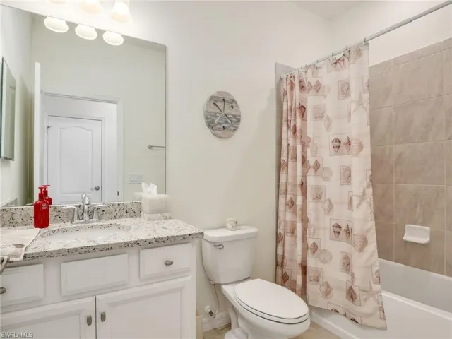 Bath 2 with tub/shower combo