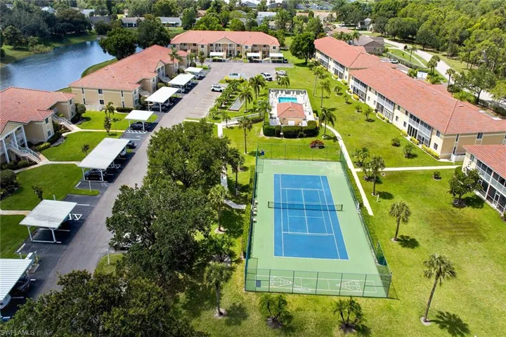 208 Furse Lakes Cir D6, Naples, Florida 34104