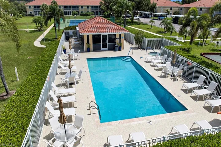 208 Furse Lakes Cir D6, Naples, Florida 34104