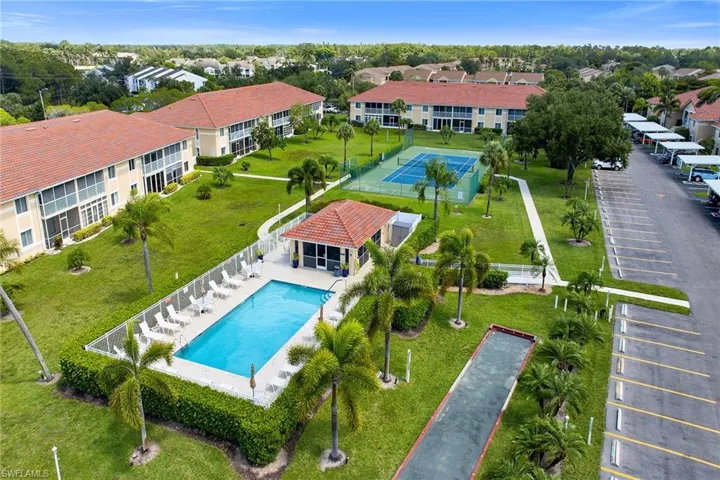 208 Furse Lakes Cir D6, Naples, Florida 34104
