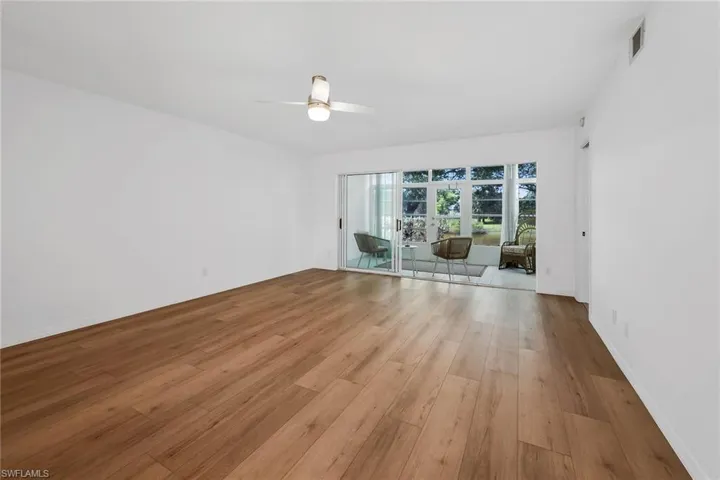 208 Furse Lakes Cir D6, Naples, Florida 34104