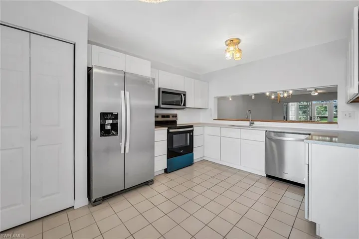 208 Furse Lakes Cir D6, Naples, Florida 34104