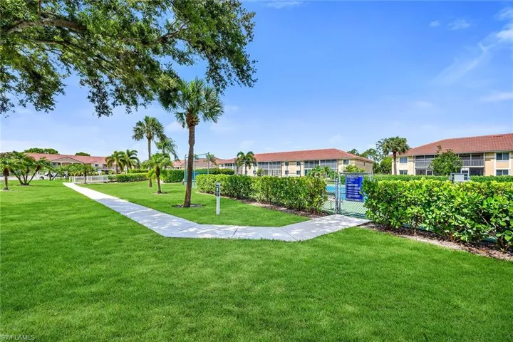 208 Furse Lakes Cir D6, Naples, Florida 34104