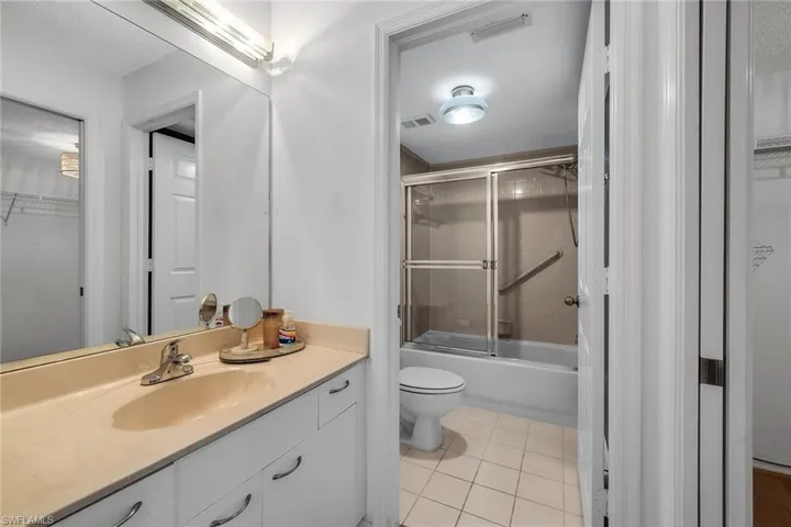 208 Furse Lakes Cir D6, Naples, Florida 34104