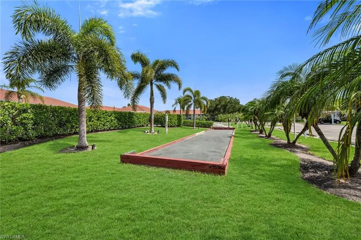 208 Furse Lakes Cir D6, Naples, Florida 34104