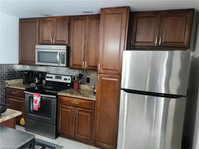 618 107th Ave N, Naples, Florida 34108