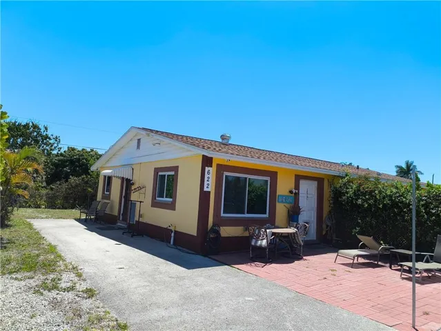 618 107th Ave N, Naples, Florida 34108