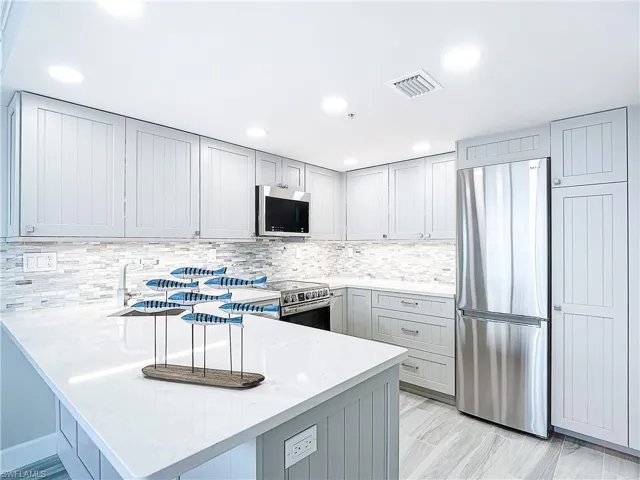 Quartz counter-CAMBRIA "WEYBOURNE". DURASUPREME CABINETRY