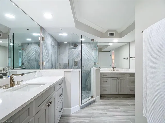 Shower flooring ATHENA CIELO NATURAL HEXAGON Double vanity, ornamental molding