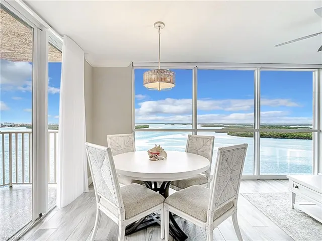 Dining with a view! Hunter Douglas Silhouette Blinds throughout unit! W/ REMOTE