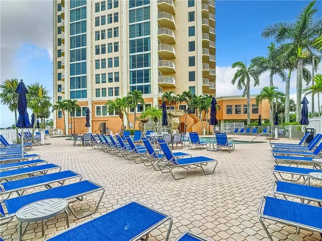 Large Sun Deck