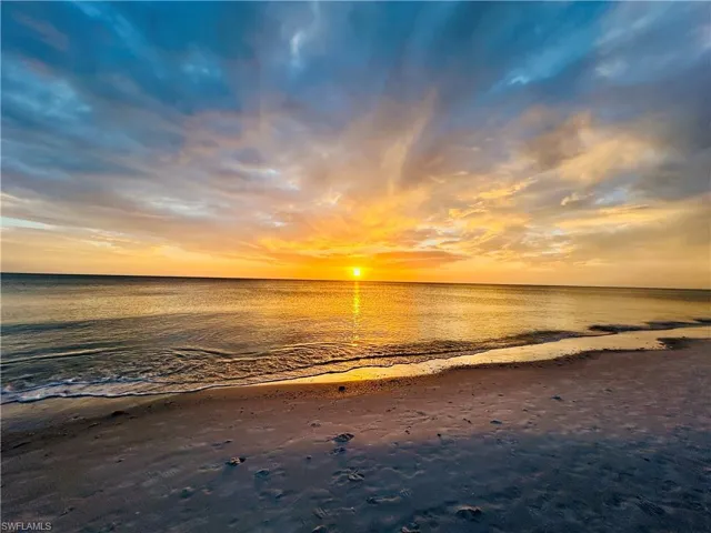BAREFOOT BEACH